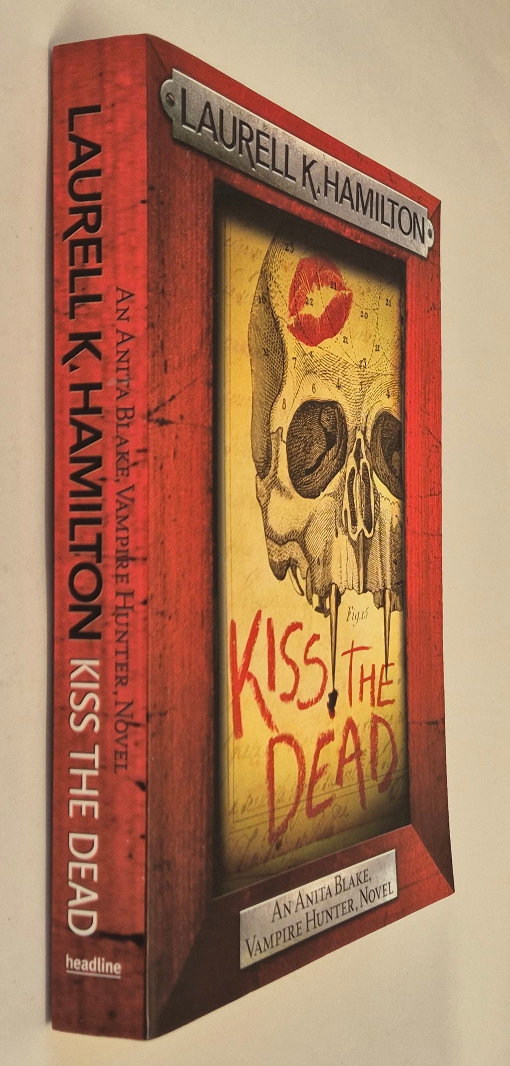 Kiss the Dead (Anita Blake Vampire Hunter #21) by Laurell K. Hamilton