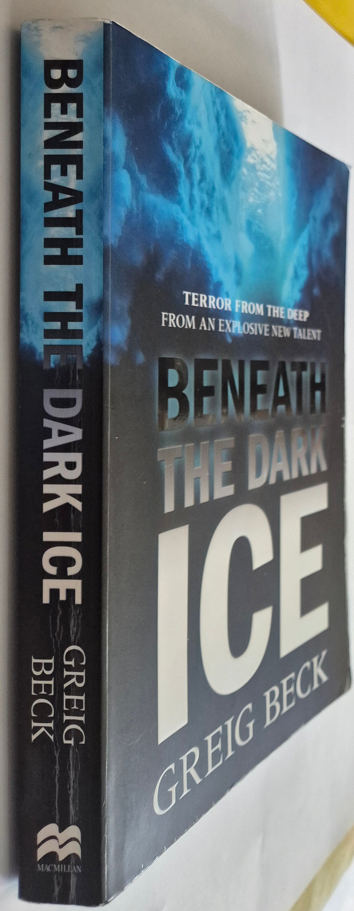 Beneath the Dark Ice (Alex Hunter #1) by Greig Beck