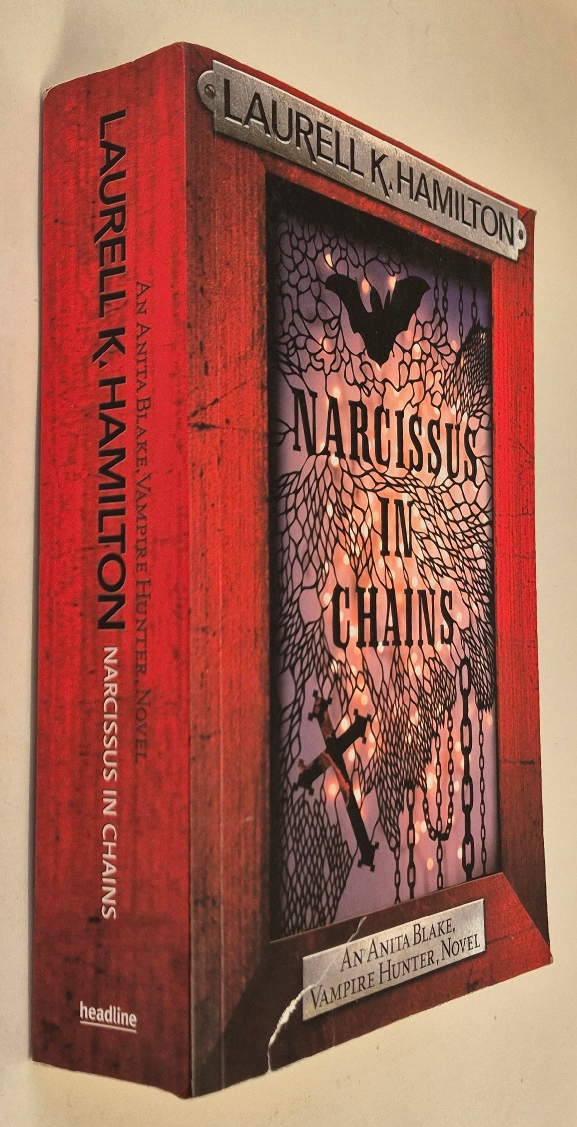 Narcissus in Chains (Anita Blake Vampire Hunter #10) by Laurell K. Hamilton
