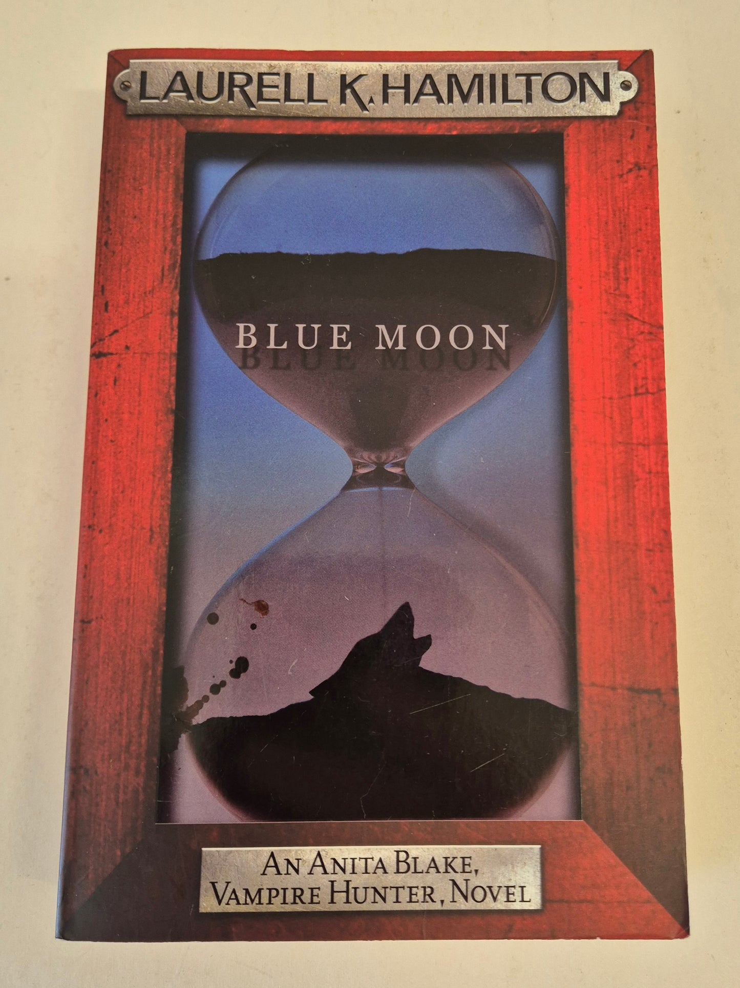 Blue Moon (Anita Blake Vampire Hunter #8) by Laurell K. Hamilton