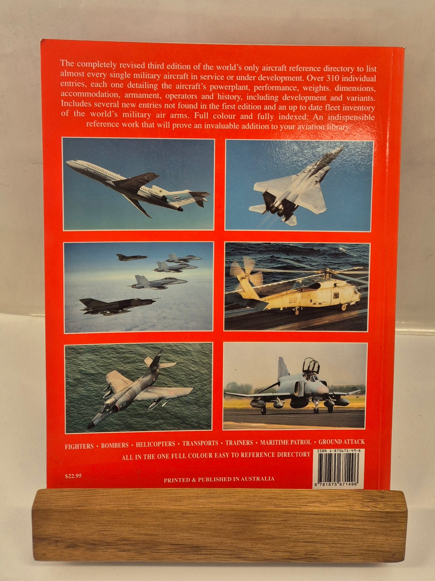 The International Directory of Military Aircraft 2000/01 by Gerard Frawley