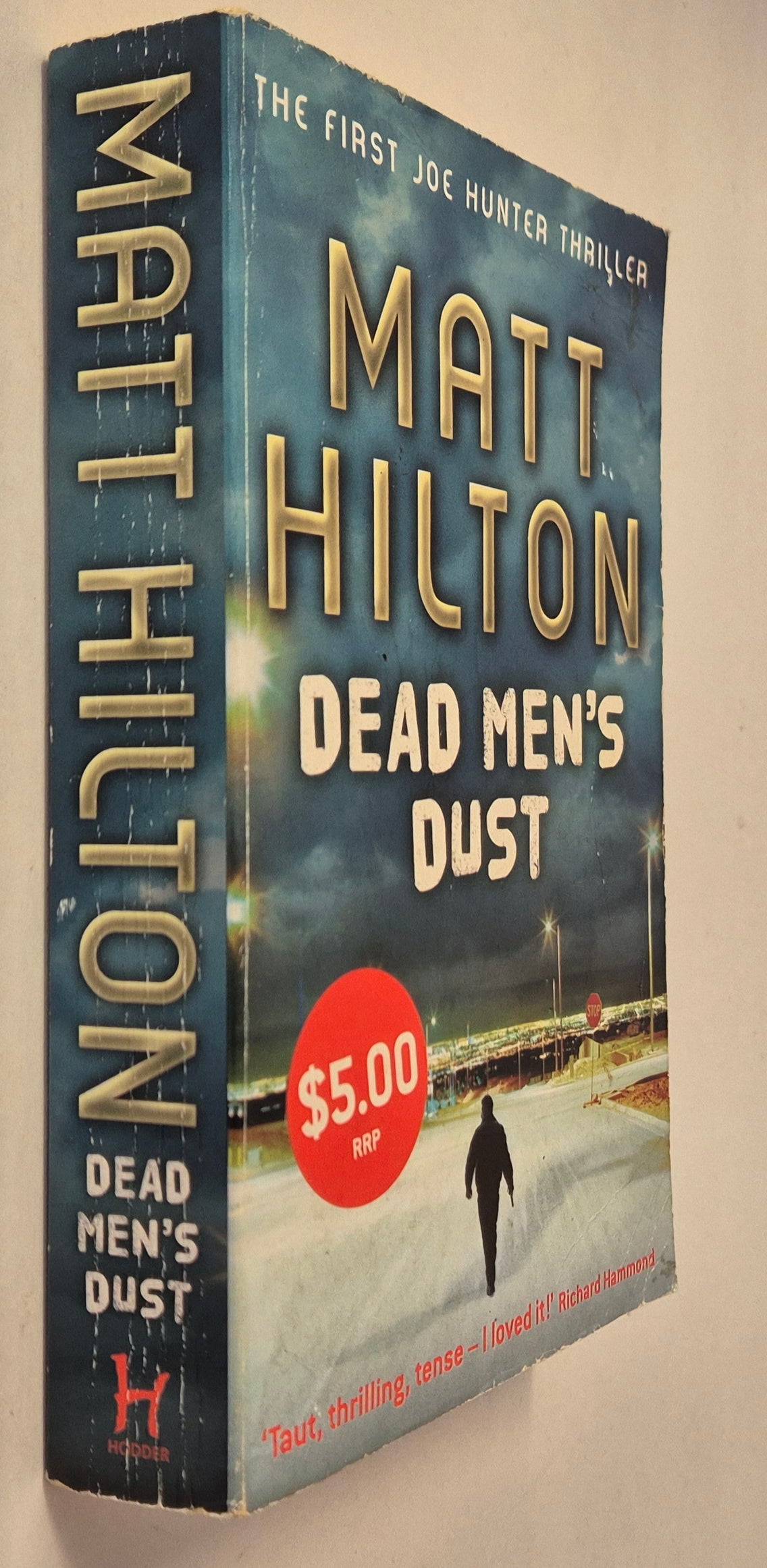 Dead Men's Dust (Joe Hunter #1) by Matt Hilton