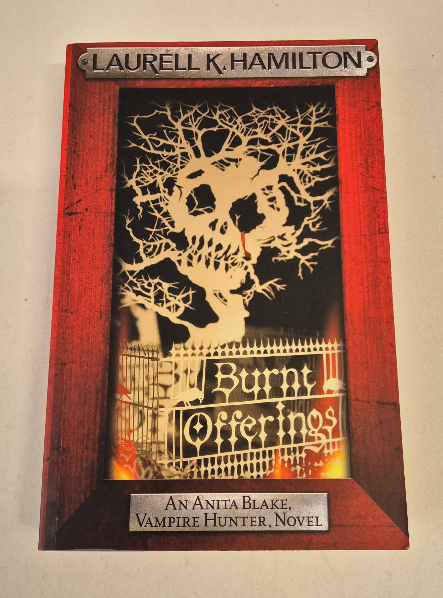 Burnt Offerings (Anita Blake Vampire Huntre #7) by Laurell K. Hamilton