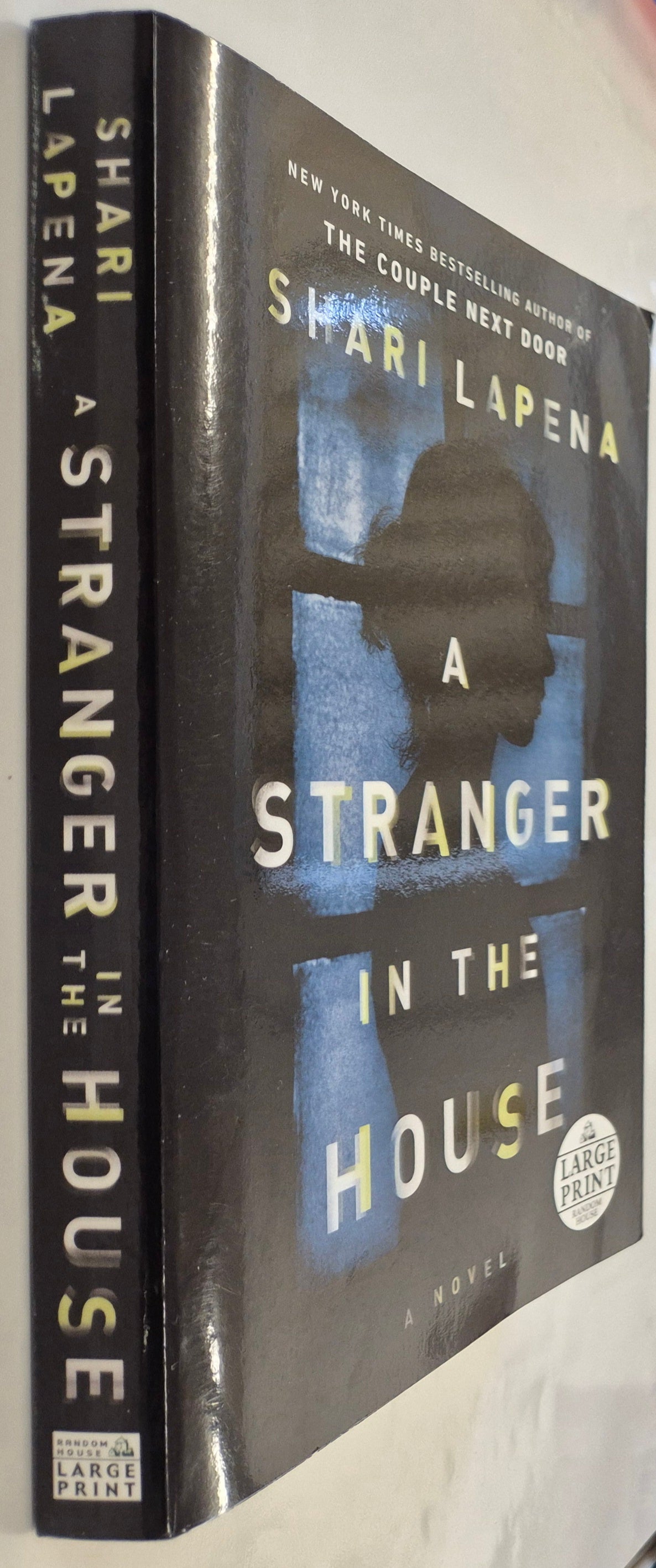 A Stranger in the House by Shari Lapena (Large Print)