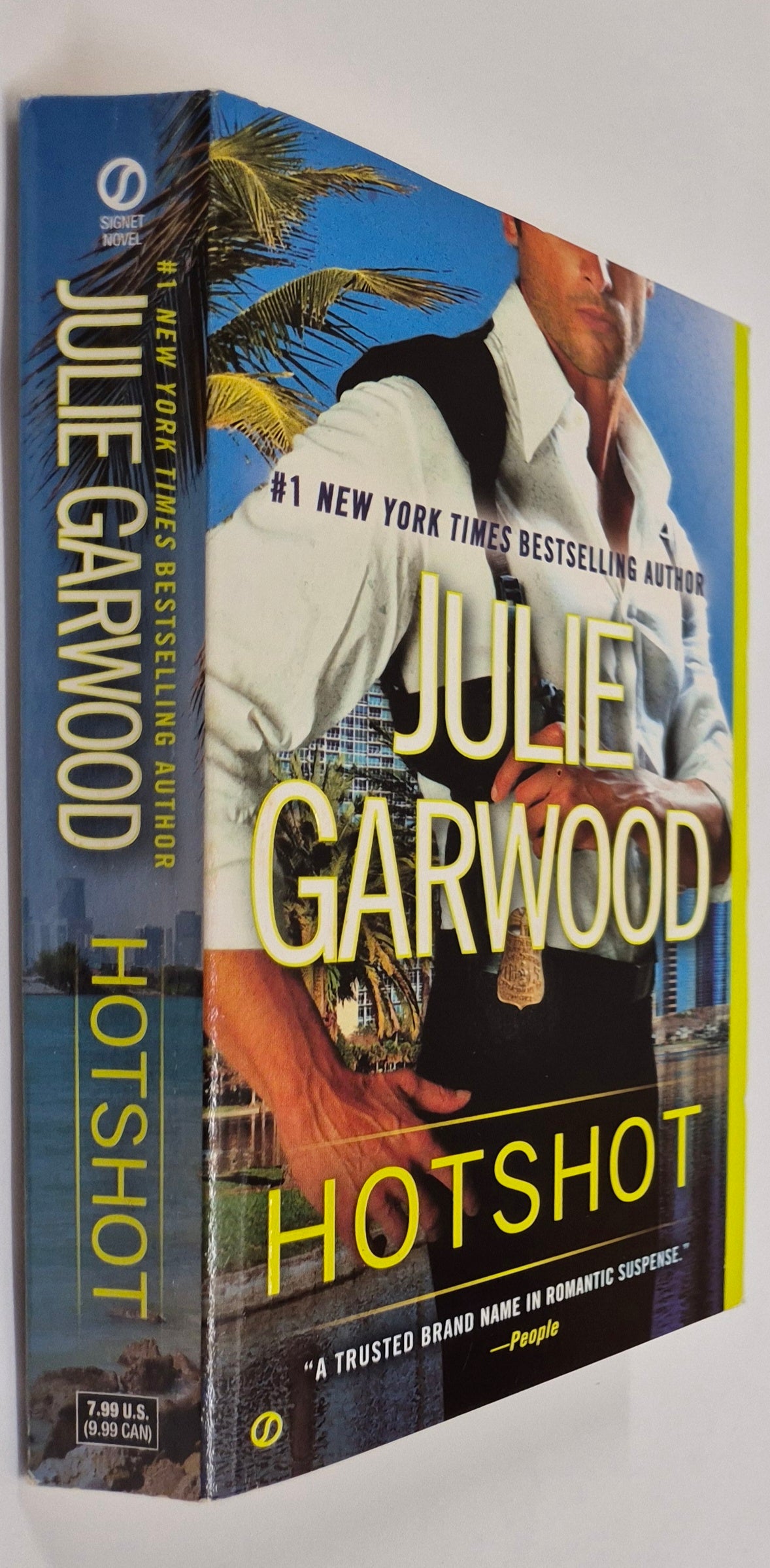 Hotshot (Buchanan-Renard #11) by Julie Garwood